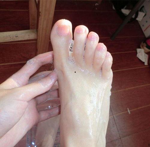 国产恋足,国产恋足题材作品深度解析  第2张